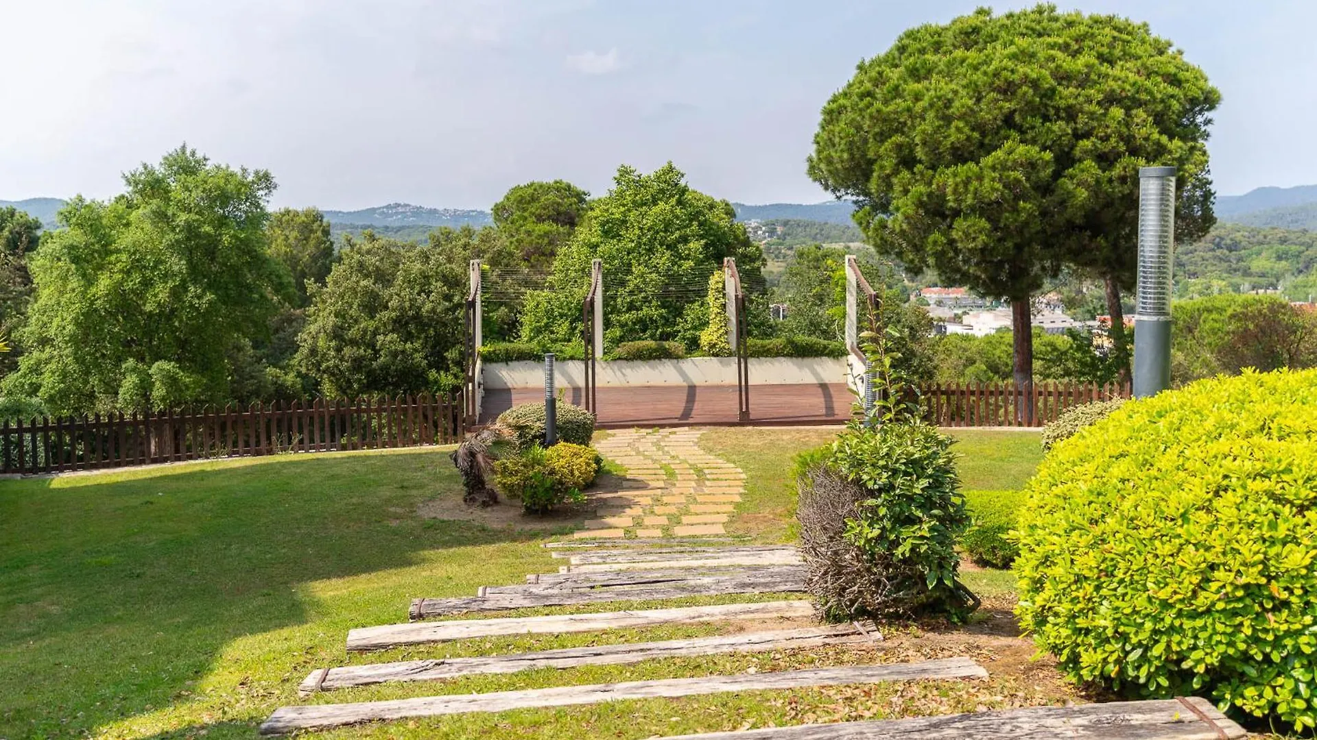 Charming Garden Apartment En 