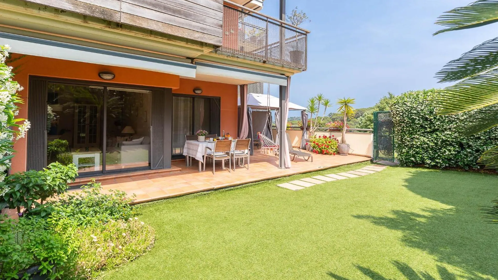 Charming Garden Apartment En 