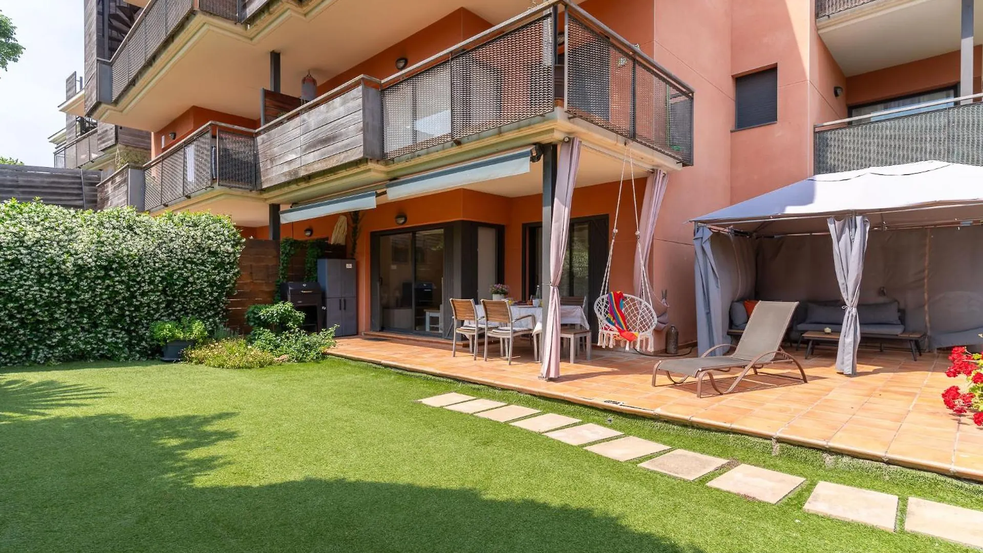 Charming Garden Apartment En 